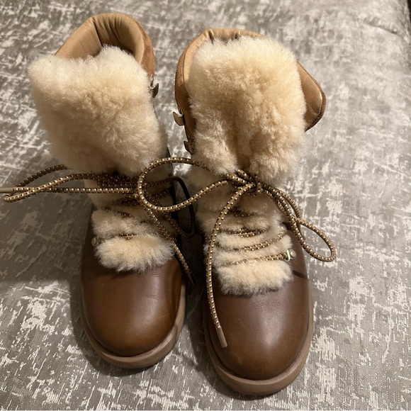 UGG  Viki Waterproof Lace Up  Boots US Sz 7.5 Brown Leather & Shearling - Picture 2 of 9